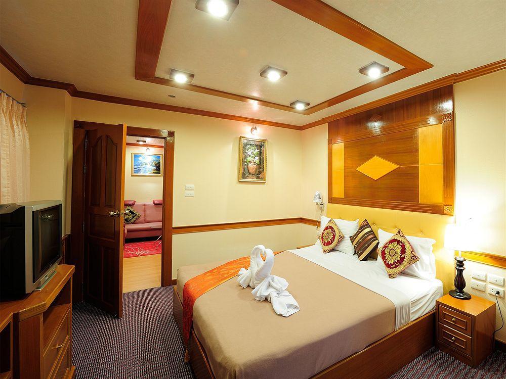 Oyo 796 Paradise Sukhumvit Hotel Бангкок Екстер'єр фото