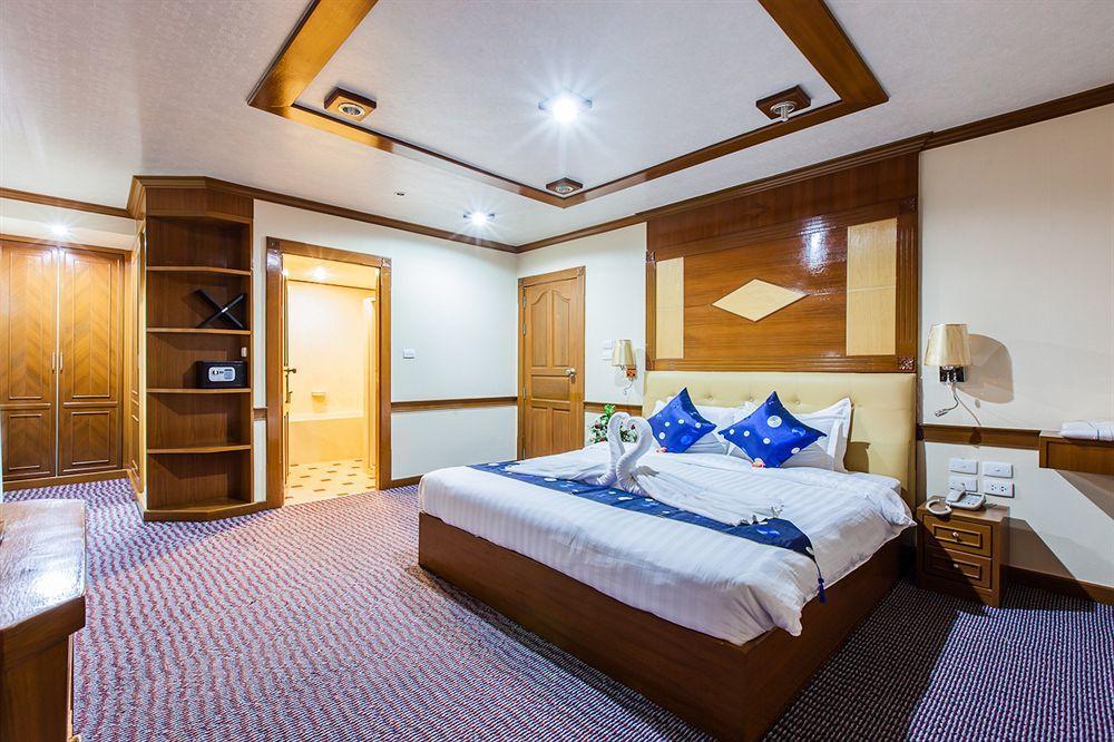 Oyo 796 Paradise Sukhumvit Hotel Бангкок Екстер'єр фото