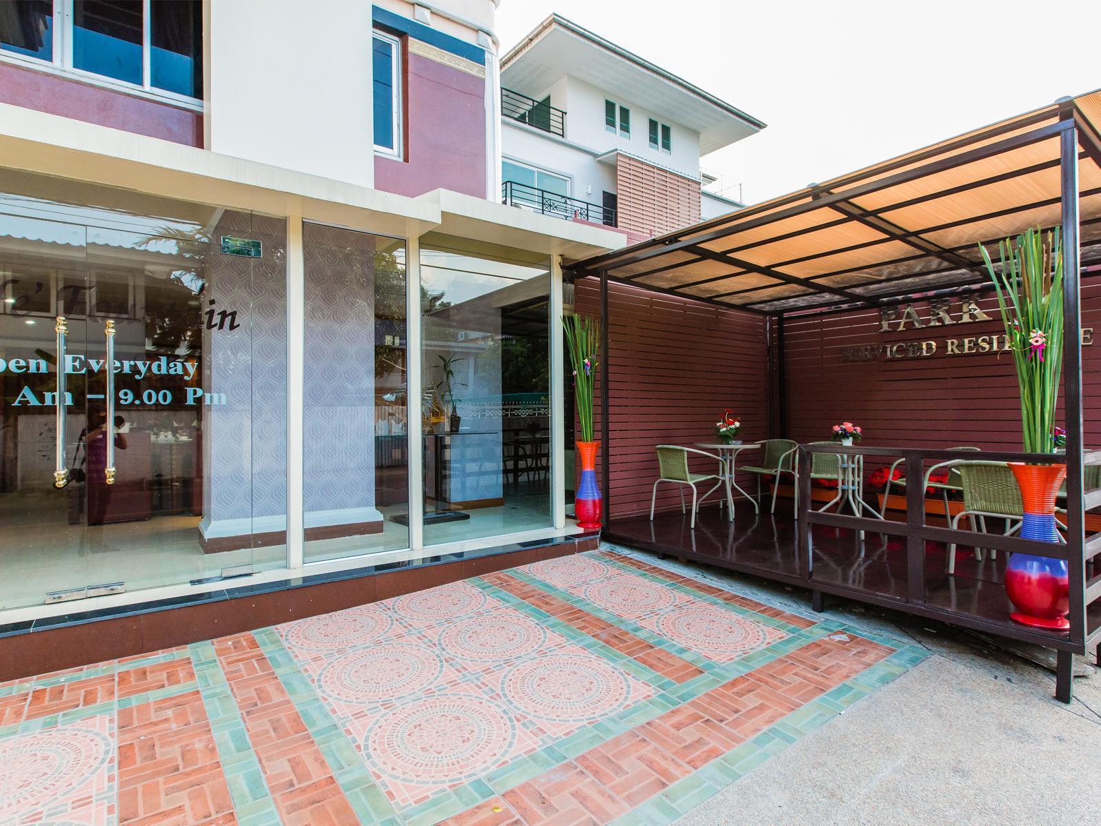 Oyo 796 Paradise Sukhumvit Hotel Бангкок Екстер'єр фото