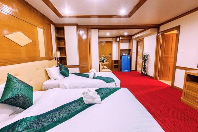 Oyo 796 Paradise Sukhumvit Hotel Бангкок Екстер'єр фото