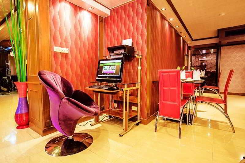 Oyo 796 Paradise Sukhumvit Hotel Бангкок Екстер'єр фото