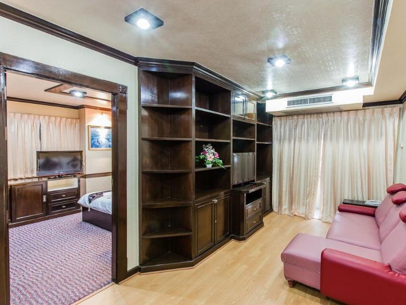 Oyo 796 Paradise Sukhumvit Hotel Бангкок Екстер'єр фото