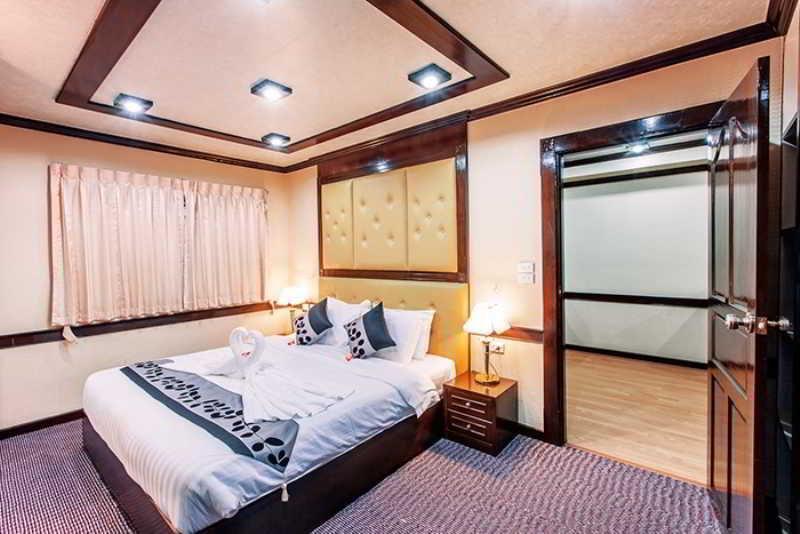 Oyo 796 Paradise Sukhumvit Hotel Бангкок Екстер'єр фото