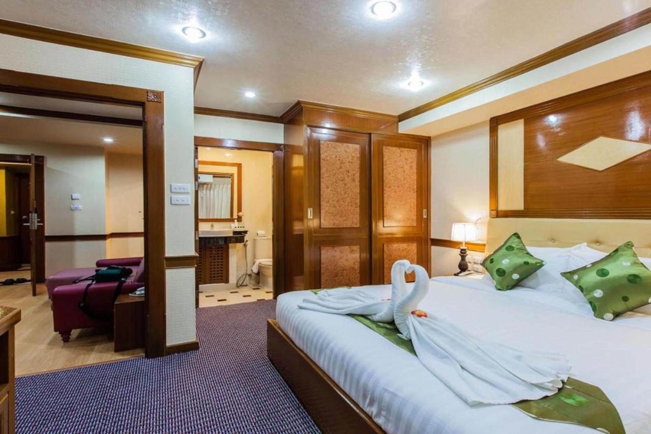 Oyo 796 Paradise Sukhumvit Hotel Бангкок Екстер'єр фото