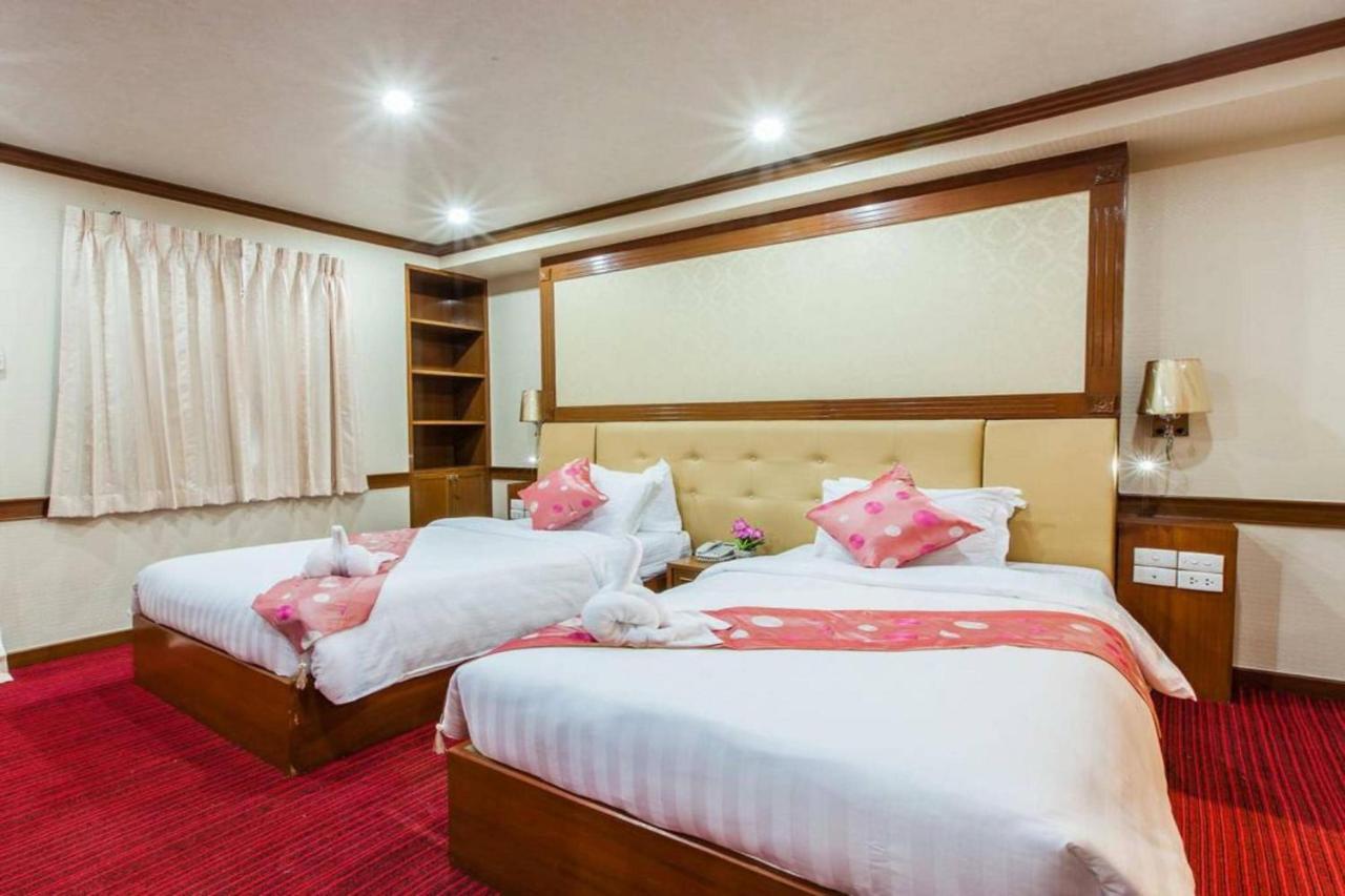 Oyo 796 Paradise Sukhumvit Hotel Бангкок Екстер'єр фото