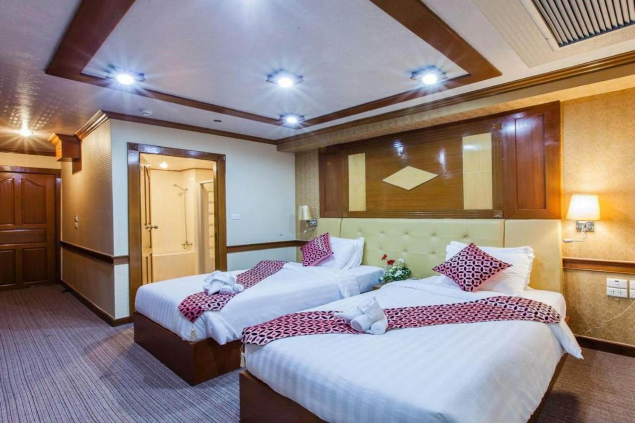 Oyo 796 Paradise Sukhumvit Hotel Бангкок Екстер'єр фото