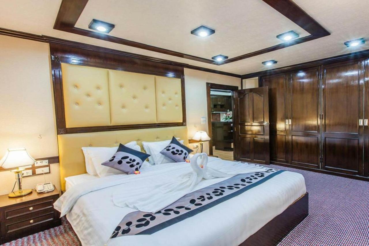 Oyo 796 Paradise Sukhumvit Hotel Бангкок Екстер'єр фото