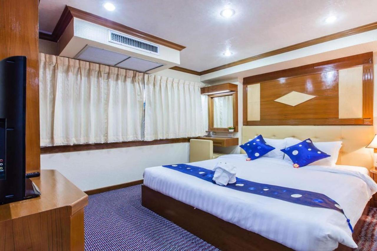 Oyo 796 Paradise Sukhumvit Hotel Бангкок Екстер'єр фото