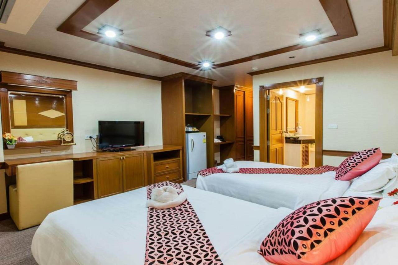 Oyo 796 Paradise Sukhumvit Hotel Бангкок Екстер'єр фото