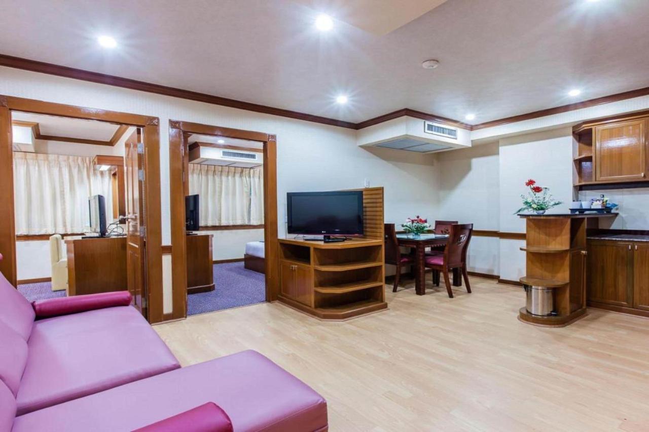 Oyo 796 Paradise Sukhumvit Hotel Бангкок Екстер'єр фото