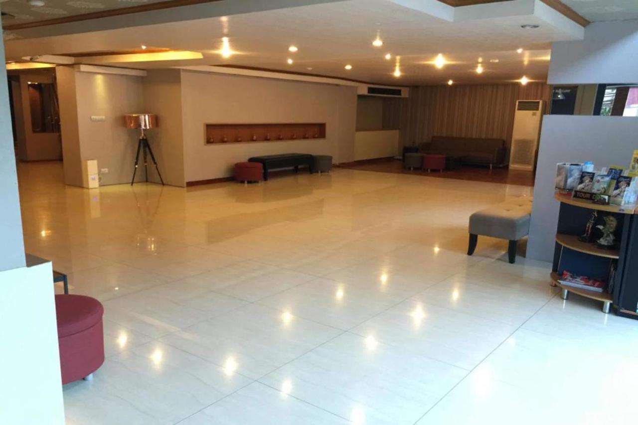 Oyo 796 Paradise Sukhumvit Hotel Бангкок Екстер'єр фото