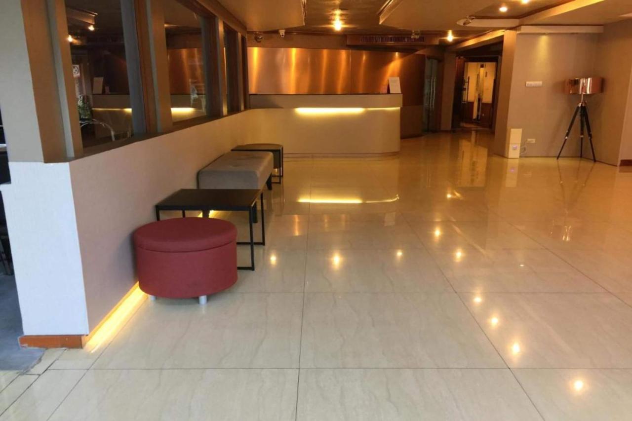Oyo 796 Paradise Sukhumvit Hotel Бангкок Екстер'єр фото